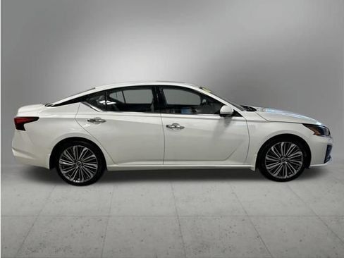 Used 2024 Nissan Altima 2.5 SL FWD image 6