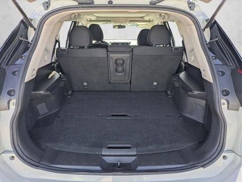 Used 2017 Nissan Rogue SV image 6