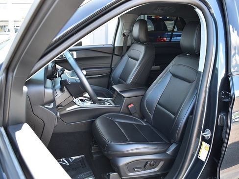 Used 2024 Ford Explorer XLT w/ Equipment Group 202A AWD/4WD image 5