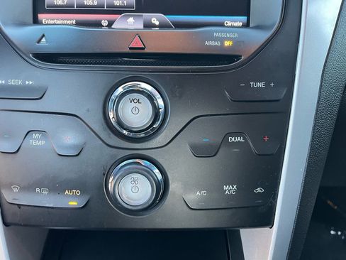 Used 2014 Ford Explorer XLT w/ Equipment Group 201A image 28