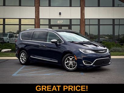 Used 2019 Chrysler Pacifica Limited w/ Advanced Safetytec Group