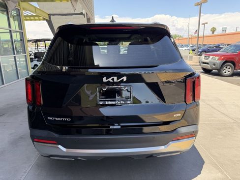 Used 2024 Kia Sorento S w/ Panoramic Sunroof Package AWD/4WD image 13