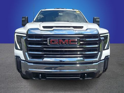 Used 2026 GMC Sierra 2500 SLE w/ Preferred Package AWD/4WD image 2
