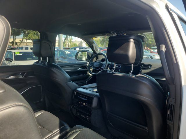 Used 2024 Jeep Wagoneer Series II w/ Flexible Seating Group AWD/4WD image 9