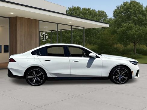 Used 2026 BMW 530i w/ M Sport Package RWD image 7