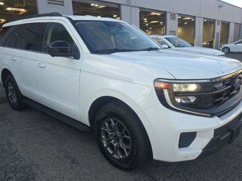 Used 2025 Ford Expedition Active image 4