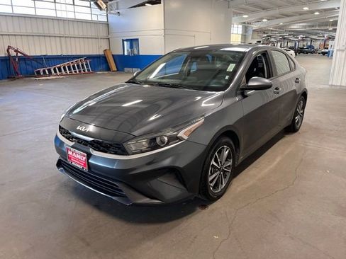 Used 2023 Kia Forte LXS image 7