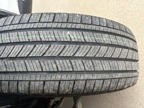 Used 2020 Ford Explorer XLT w/ Equipment Group 202A AWD/4WD image 11