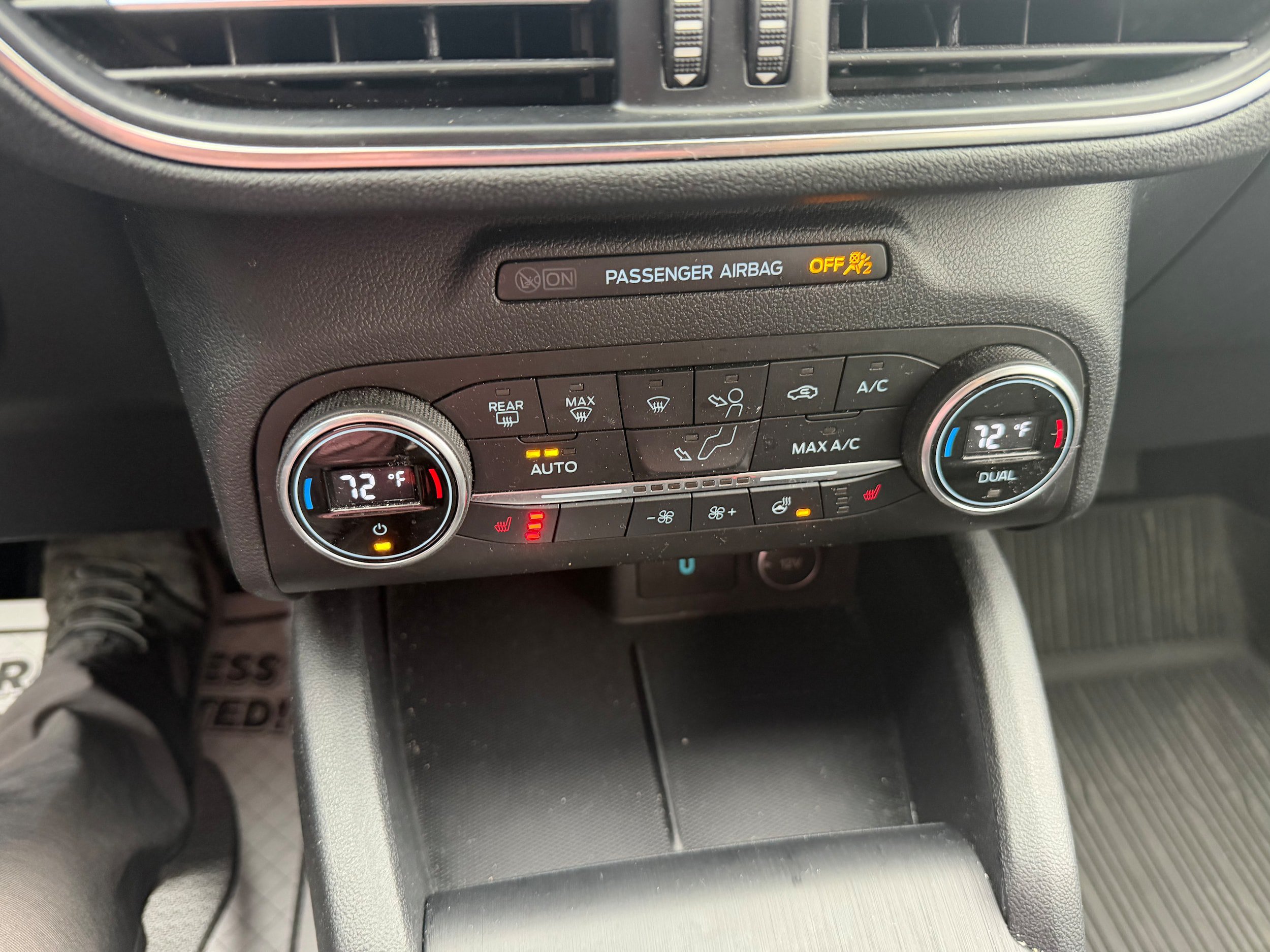 Used 2020 Ford Escape Titanium AWD/4WD image 17
