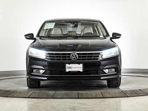Used 2017 Volkswagen Passat 1.8T SEL Premium image 2