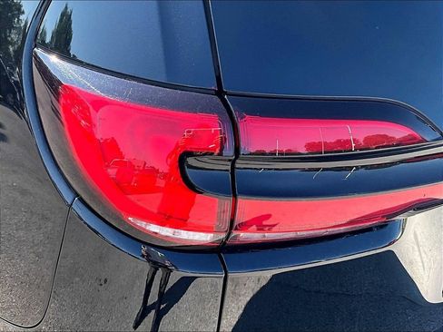 Used 2024 Chrysler Pacifica Touring-L FWD image 32