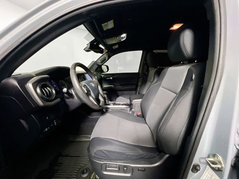Used 2020 Toyota Tacoma TRD Sport w/ Technology Package RWD image 13