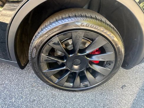 Used 2023 Tesla Model Y Long Range image 12