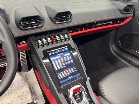 Used 2020 Lamborghini Huracan EVO image 40