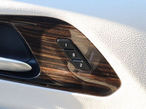 Used 2023 Chrysler Pacifica Limited image 15