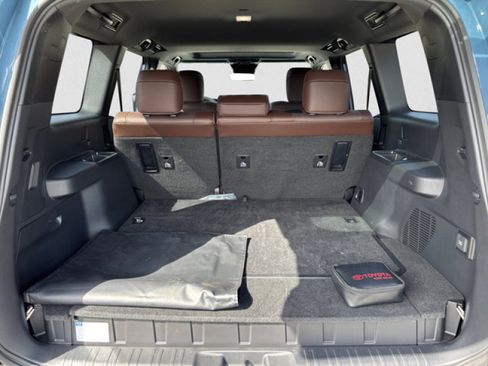 Used 2025 Toyota Land Cruiser image 19