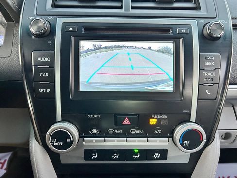 Used 2014 Toyota Camry LE image 21