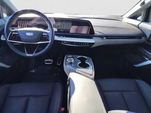 Used 2025 Cadillac Optiq Sport 2 image 13