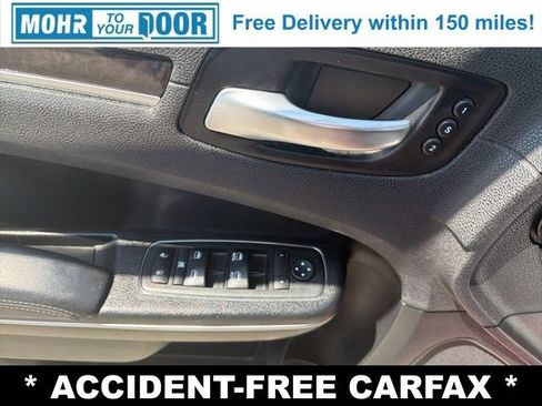 Used 2017 Chrysler 300 C RWD image 11