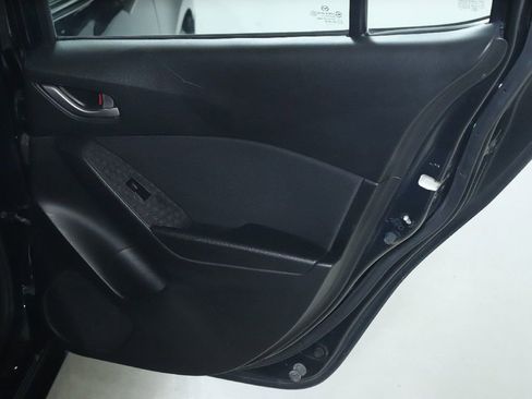 Used 2016 MAZDA MAZDA3 i Sport FWD image 32