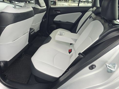 Used 2016 Toyota Prius Four image 17