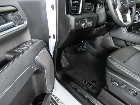 New 2026 GMC Sierra 2500 Denali w/ Denali Reserve Package image 8