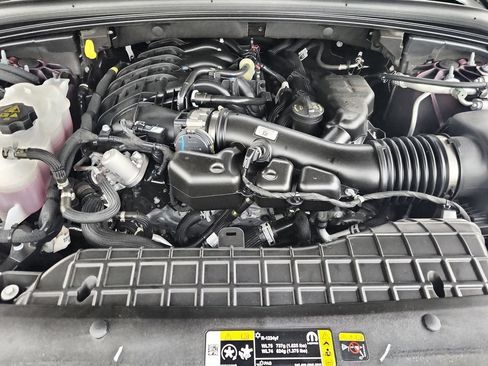 Certified 2025 Jeep Grand Cherokee Limited w/ Luxury Tech Group II AWD/4WD image 40