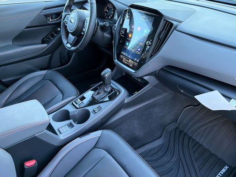 Used 2025 Subaru Crosstrek 2.5i Limited w/ Crosstrek Mirror Package image 16