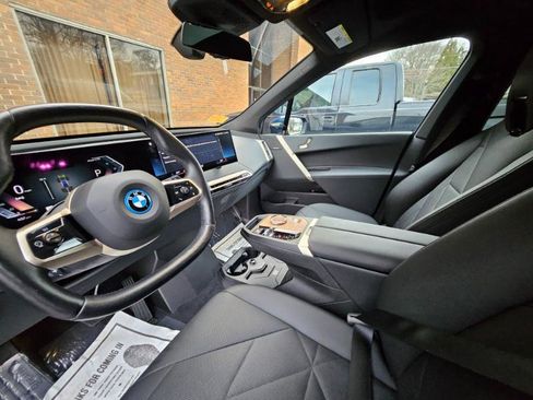 Used 2023 BMW iX xDrive50 w/ Ultimate Package 2 image 32