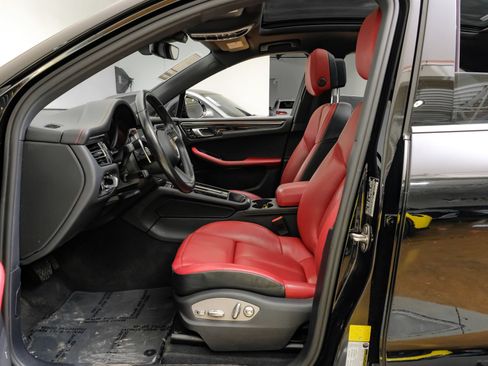 Used 2024 Porsche Macan w/ Premium Plus Package AWD/4WD image 4