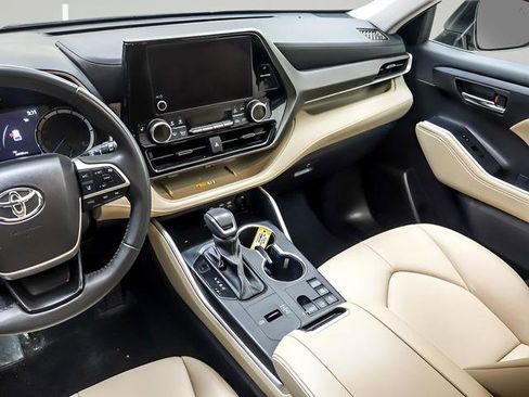 Used 2024 Toyota Highlander XLE image 15