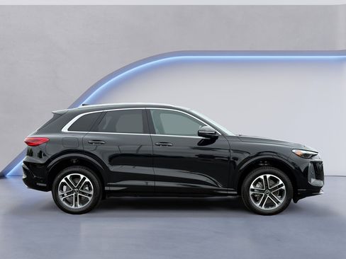 Used 2025 Audi Q5 Premium w/ Convenience Package AWD/4WD image 3