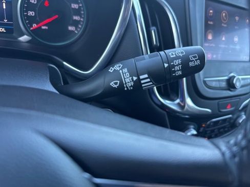 Used 2020 Chevrolet Equinox LT image 22