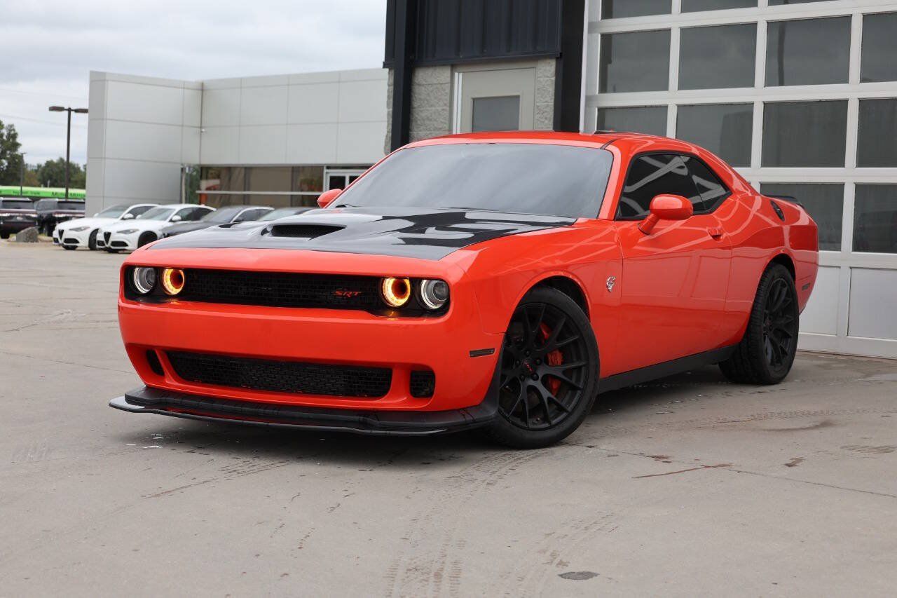 Used 2016 Dodge Challenger SRT Hellcat RWD image 3