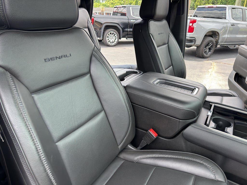 Used 2024 GMC Yukon Denali AWD/4WD image 32