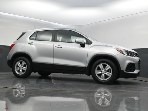 Used 2020 Chevrolet Trax LS FWD image 37