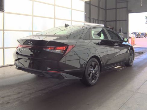 Used 2022 Hyundai Elantra SEL FWD image 4