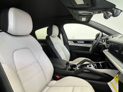 Used 2026 Porsche Cayenne E-Hybrid Coupe image 18