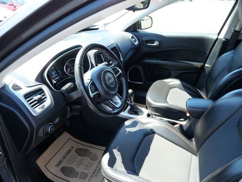 Used 2020 Jeep Compass Latitude AWD/4WD image 9
