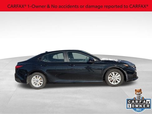 Used 2025 Toyota Camry LE image 3