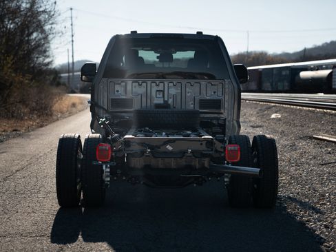 New 2026 Ford F550 F-550 Lariat image 6