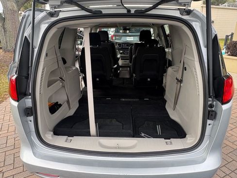 Used 2024 Chrysler Voyager LX image 15