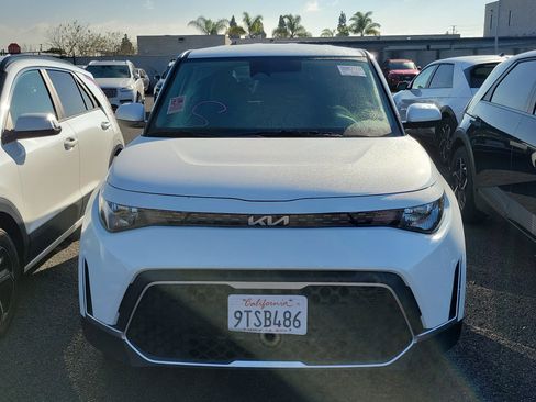 Used 2025 Kia Soul LX image 2
