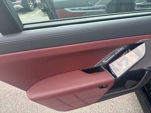 Used 2023 BMW 760i xDrive image 18