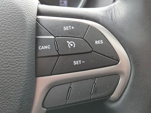 Used 2019 Jeep Grand Cherokee Altitude image 12