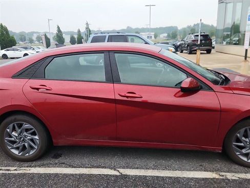Used 2024 Hyundai Elantra SEL FWD image 8