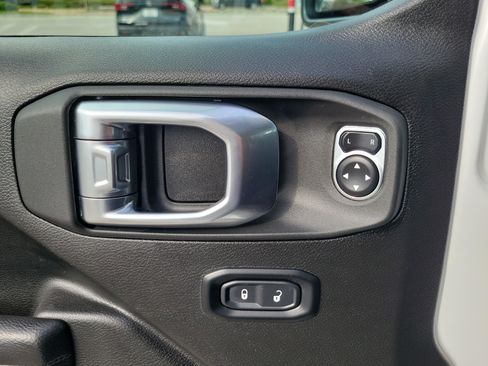 Used 2025 Jeep Gladiator Rubicon AWD/4WD image 22