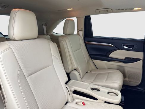 Used 2018 Toyota Highlander Limited AWD/4WD image 45