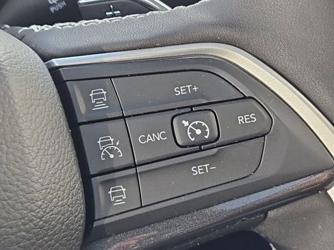 Used 2023 Jeep Grand Cherokee Altitude image 22