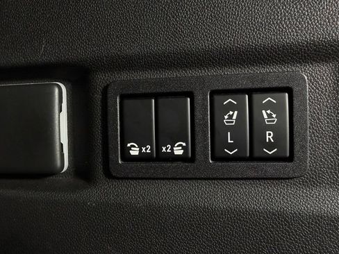 Used 2022 GMC Yukon AT4 AWD/4WD image 12